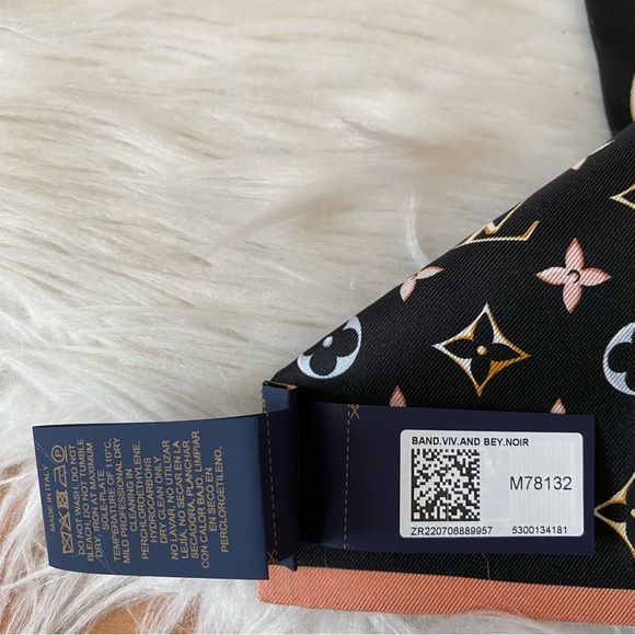 Louis Vuitton Silk Vivienne  and Beyond Bandeau - Picture 11 of 15